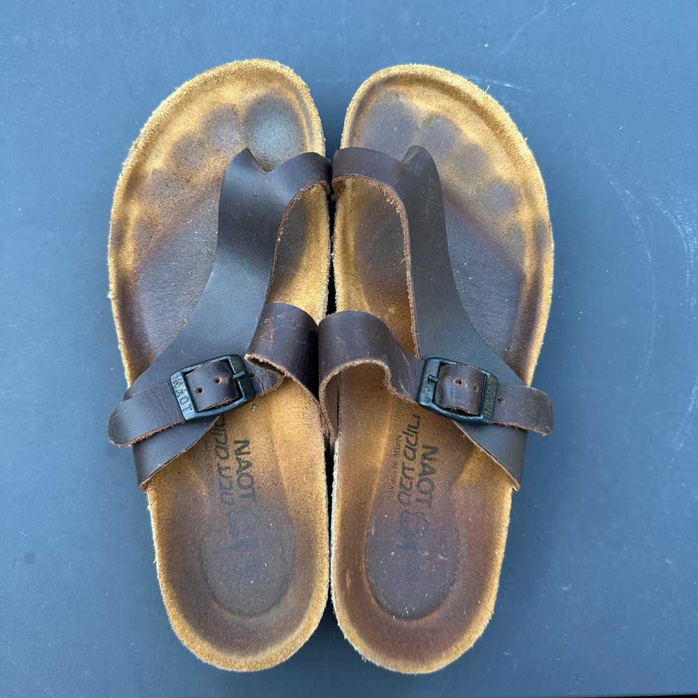 GUC brown oiled leather tahoe style naot sandals